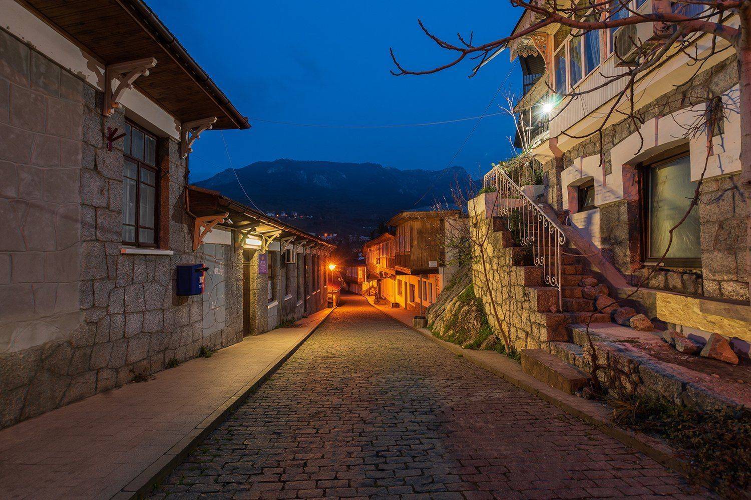 пейзаж, город, горы, фонари, улица, Крым, Гурзуф, Лариса Николаевна Дука