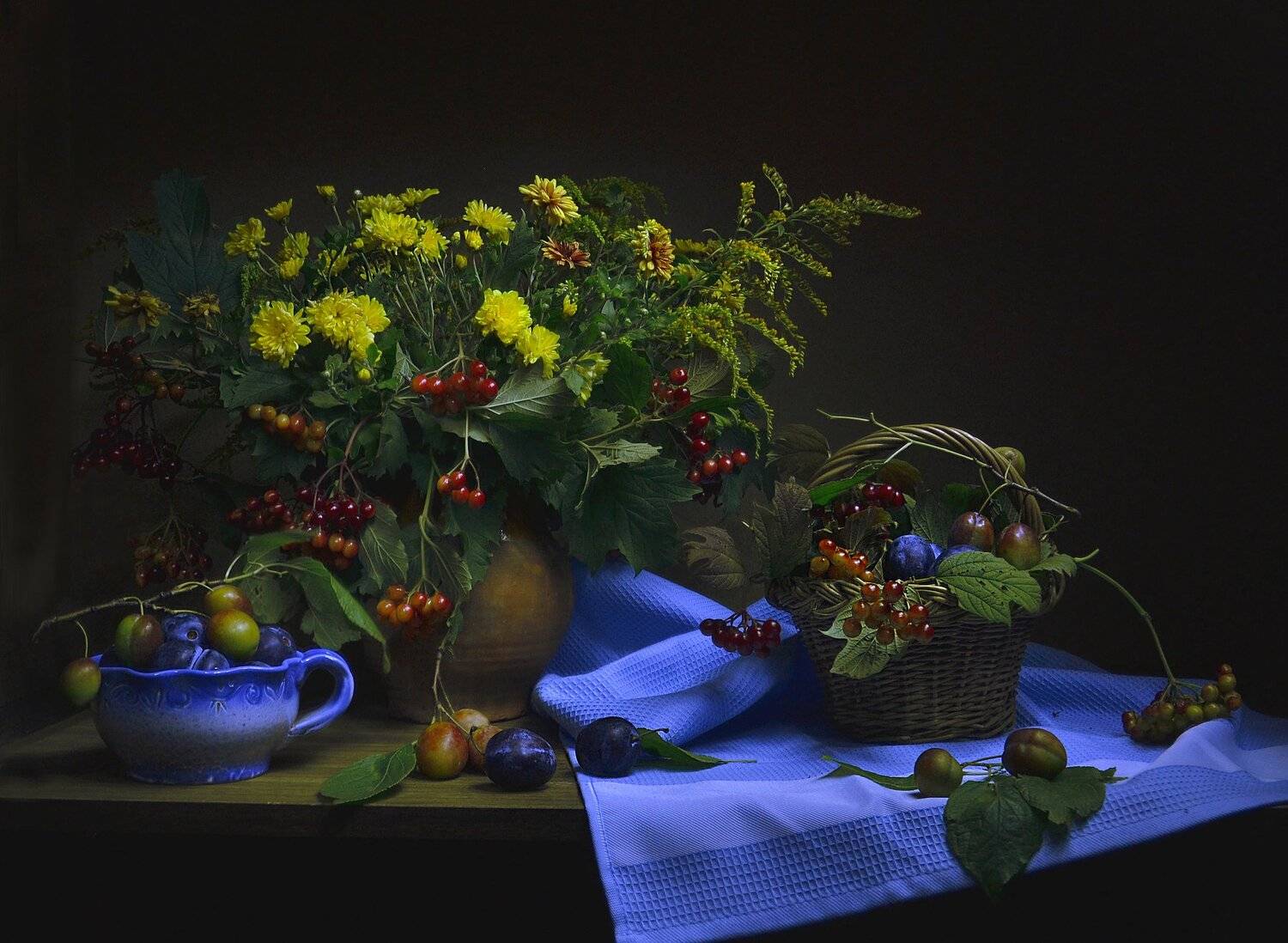 still life,натюрморт,  лето, август, фото натюрморт, цветы,калина, хризантемы, сливы, Колова Валентина