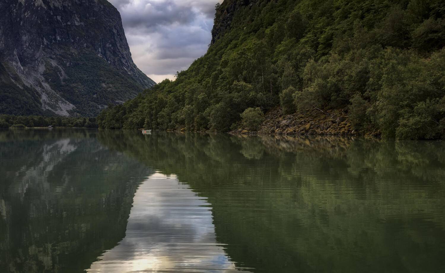 отражение, норвегия, озеро, лодка, Александр Безмолитвенный