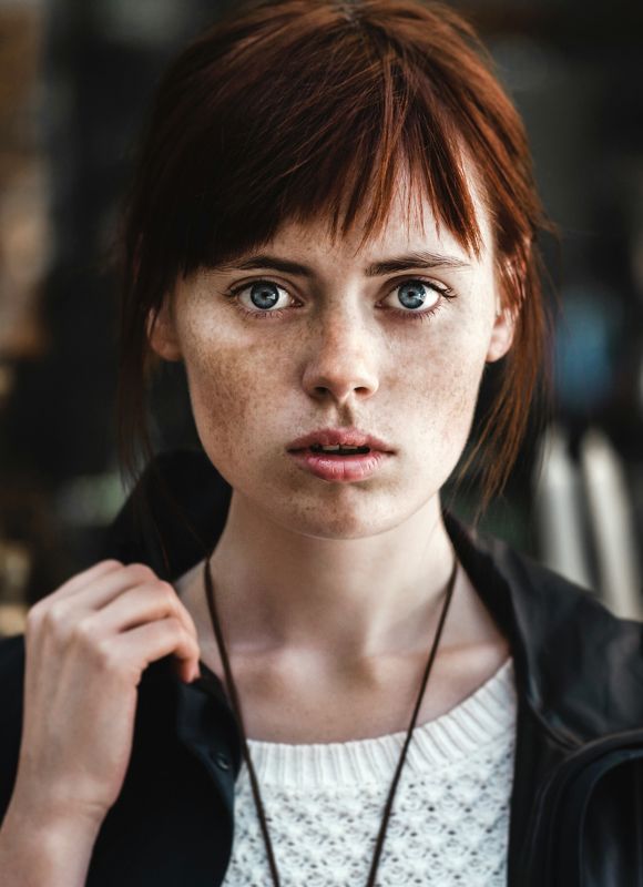 girl, portrait, color, woman, emotions, eyes, face, photo, moscow, people, light Портрет фото превью