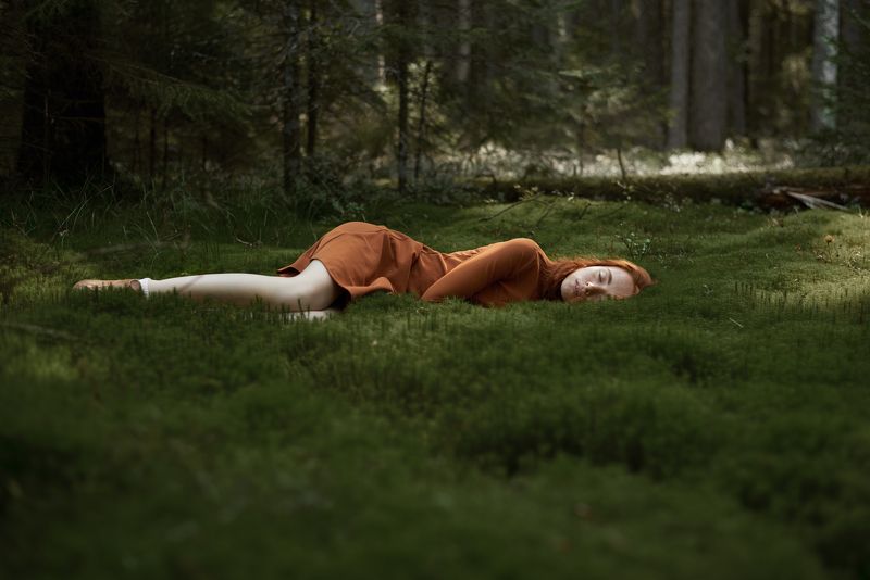 female, redhair, redhead, beautiful, beauty,portrait,dress,moss,forest,woods,nature,outdoors,natural light,nikon Into the woods фото превью
