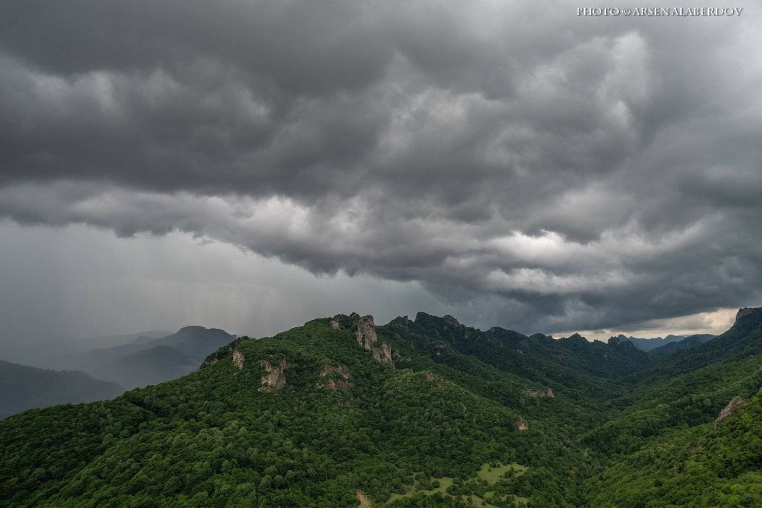 долина, утро, вечер, карачаево-черкесия, кавказ, простор, закат, дымка, туман, горы, хребет, гроза, дождь, тучи, Арсен Алабердов