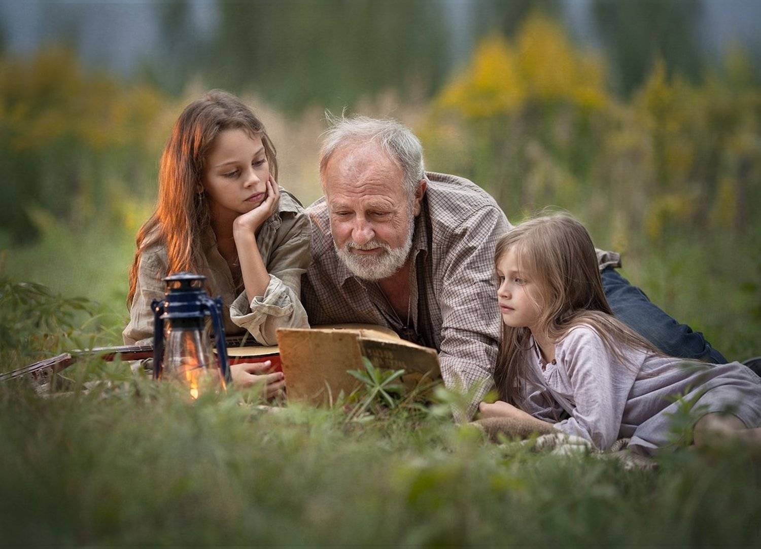 лето, природа, деревья, лучи, свет, детство, дети, люди, книга, Алёна Алешкевич
