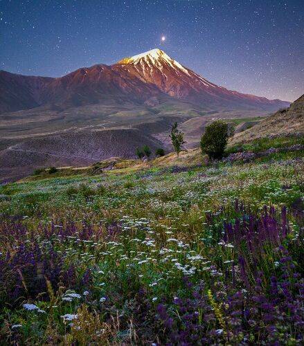 Mars over the Damavand summit