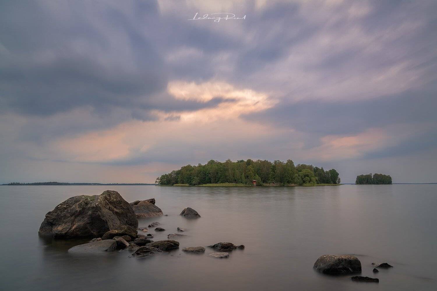 beach, breakthrough, clouds, cottage, dwelling, evening, house, hut, island, islets, kalv&ouml;n, lake, lake hj&auml;lmaren, outdoors, pink, red cottage, rock, scandinavia, scandinavian light, seafront, seaside, shore, strand, sunset, sweden, trees, waterside, wood, Ludwig Riml