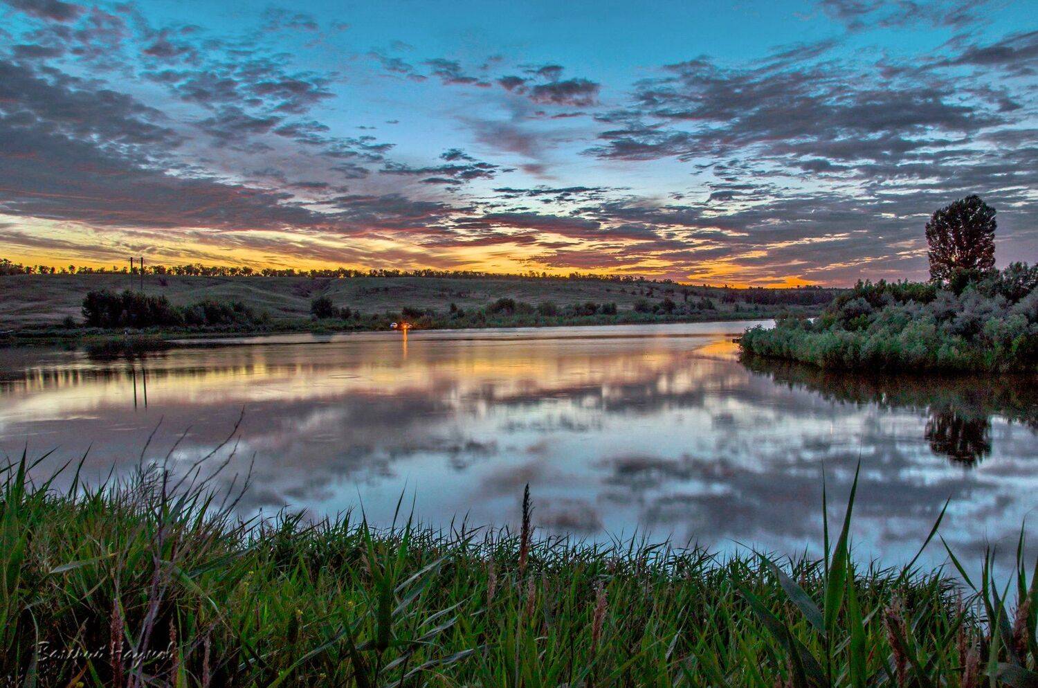 лето, июнь, рассвет, костёр, небо, облака, отражение, Валерий Наумов