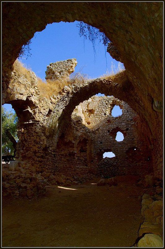 турция, утро,  крепость, горы, развалины, В развалинах. фото превью