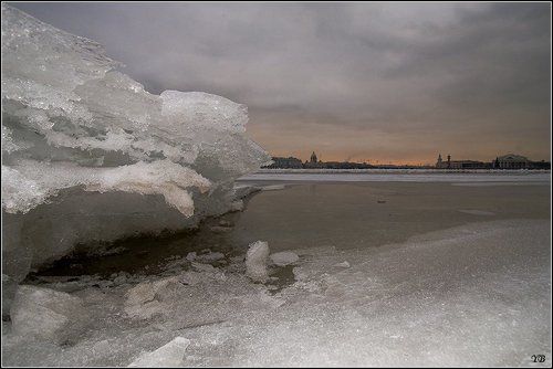 в Петербург пришла зима