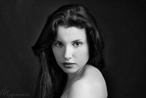 Читайте по глазам ....