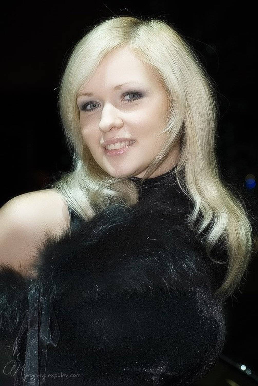 девушка,блондинка,бархат,мех, Александр Путев
