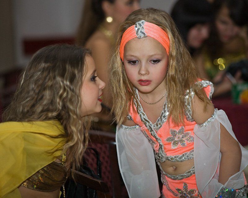 танец, лица, портрет Заговорщицы фото превью