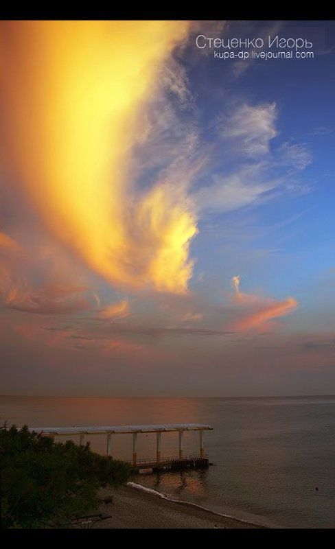 море, сочи, пирс, буй, закат Одинокие друзья пирс и буй, встречающие закат фото превью