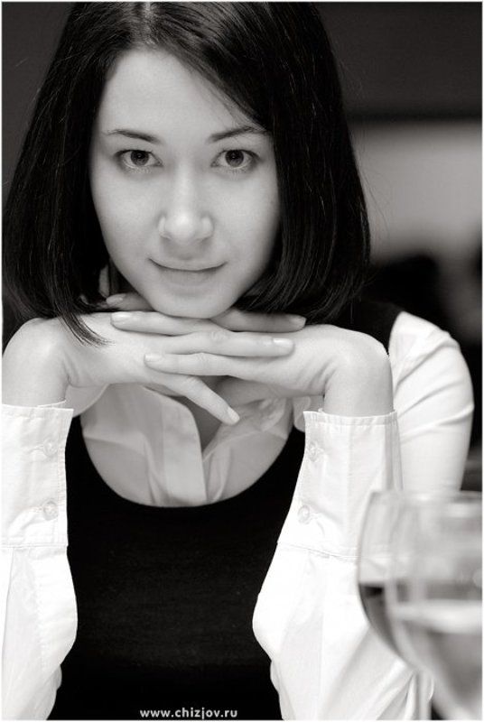 портрет девушка Девушка на против.. фото превью