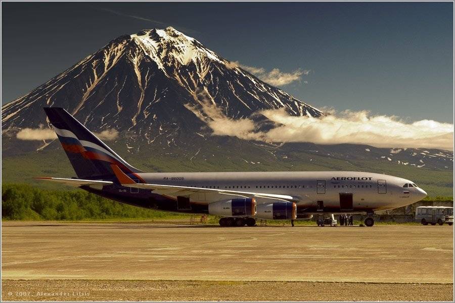 аэрофлот, лайнер, ил-96, вулкан, перрон, облака, камчатка, Александр Лицис