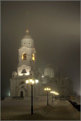 Успенский в морозную, туманную ночь