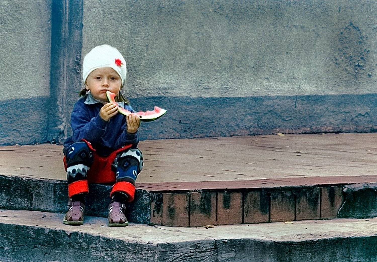 беларусь, девочка, арбуз, крыльцо, Юлиана Макаренко