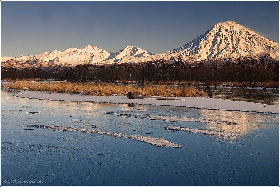 река, леса, горы, вулканы, облака, камчатка, авача, Александр Лицис
