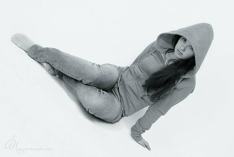 диагональ,черное,белое,девушка, Александр Путев