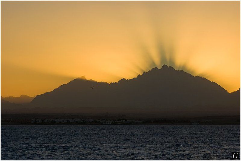 египет, хургада, закат, горы Финальный аккорд. фото превью