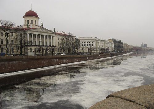 Про то, как питерское небо нырнуло в Неву...