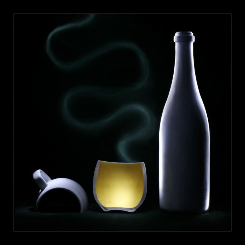 бутылка, чашка, раскол, дым, световая кисть Квадратный Этюд фото превью