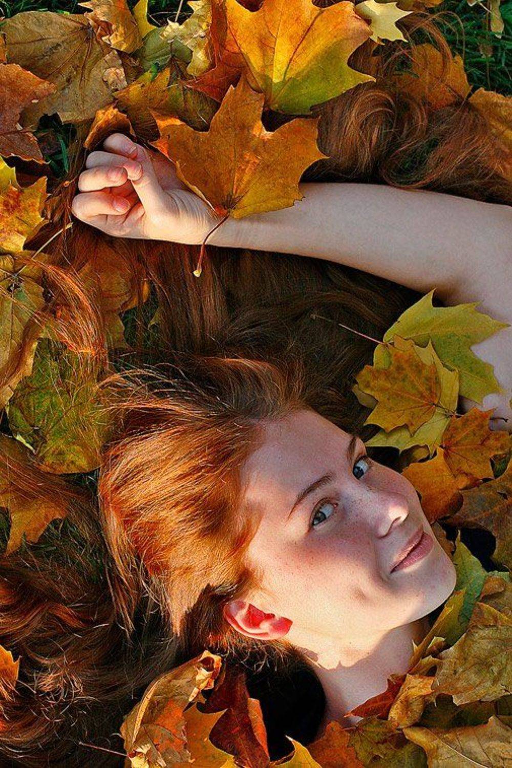 девушка,рыжая,улыбка,осень,листья, Тём Тролль