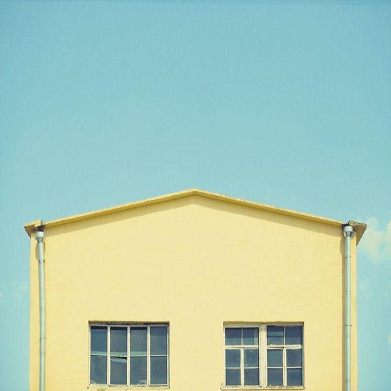 самолет, дорога, здание, лето, небо, геометрия, люди, улица, город  фото превью