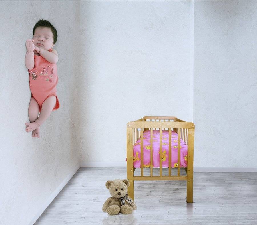 caras ioana, teddy bear, baby bed, room, sticking, wall, hanging, girl, new born, Caras Ionut