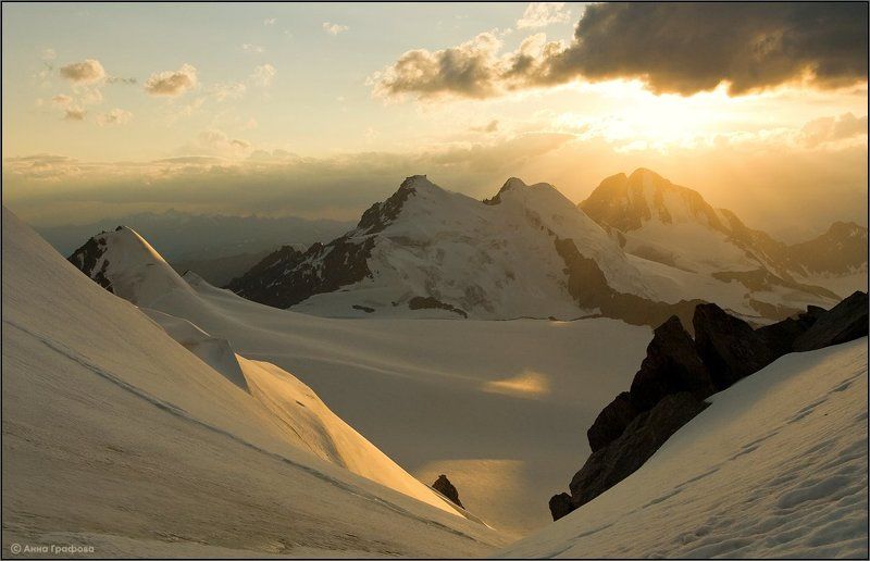 алтай, горы, горный алтай, иикту, ольга восточная, ольга западная, талдуринский ледник, перевал девяти, южно-чуйский хребет, аня графова Свет над Иикту фото превью