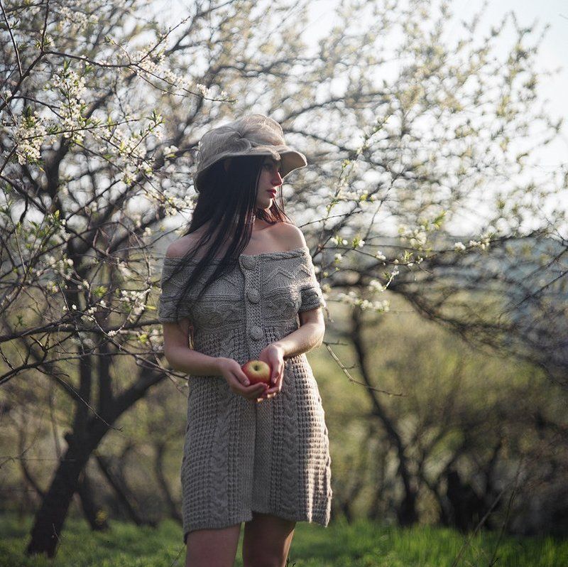 mary, маша, сад, яблоко, шляпка, средний, формат, плёнка, пленка, киев, 88, 6x6, сф, portra, фотосайт, северные, земли, дмитрий, корнилов, владивосток  фото превью