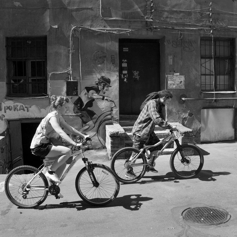 велосипедисты, , , стенсил, , , графити, , , ангел, , , хранитель  фото превью