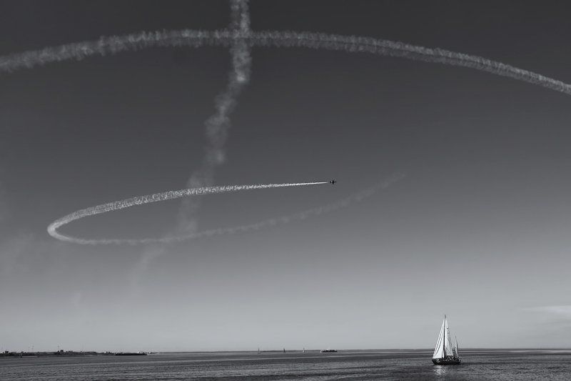 след, яхта, самолет  фото превью