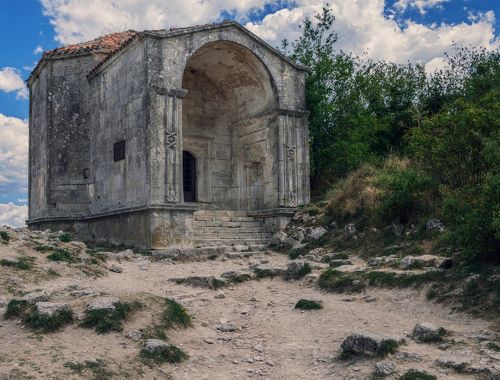 ПРОГУЛКА ПО ДРЕВНЕМУ ПЕЩЕРНОМУ ГОРОДУ ЧУФУТ-КАЛЕ.
