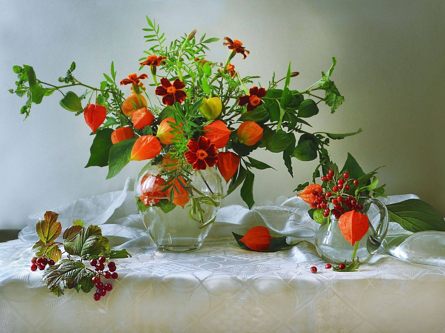 still life,натюрморт, цветы, фото натюрморт, физалис, стекло, лето, калина, бархотцы, август, Колова Валентина