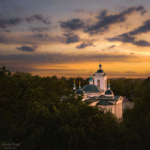 Вечер у храма