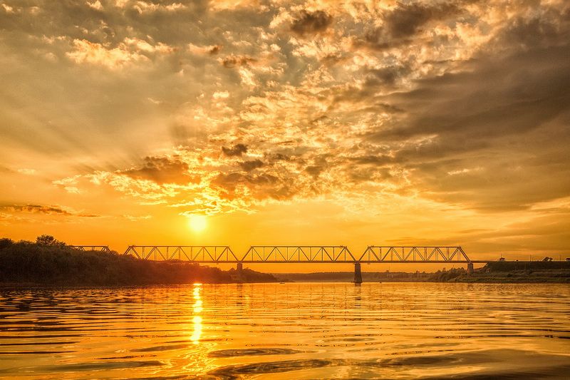 закат, лето, река, небо, облака, отражение, солнце Загарский мост. фото превью