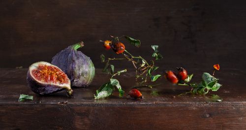 Натюрморт с инжиром