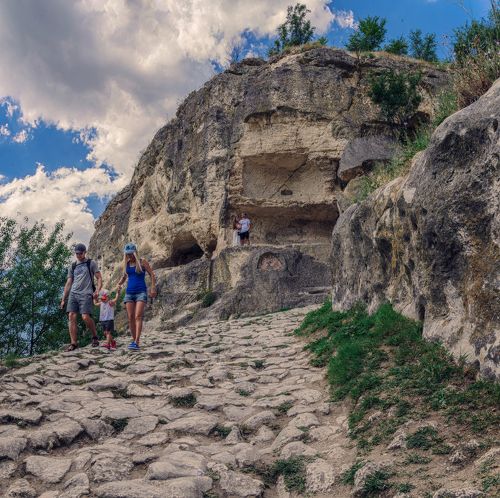ПУТЕШЕСТВИЕ В СРЕДНЕВЕКОВЫЙ ГОРОД-КРЕПОСТЬ ЧУФУТ-КАЛЕ.