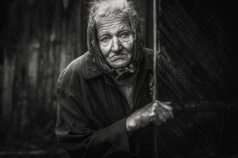 portrait,blackandwhite.old,light,портрет,человек Взгляд из глубокой деревни фото превью