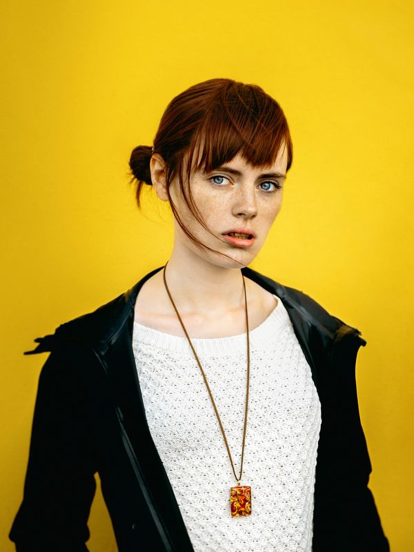 girl, portrait, color, woman, emotions, eyes, face, photo, moscow, people, light Yellow фото превью