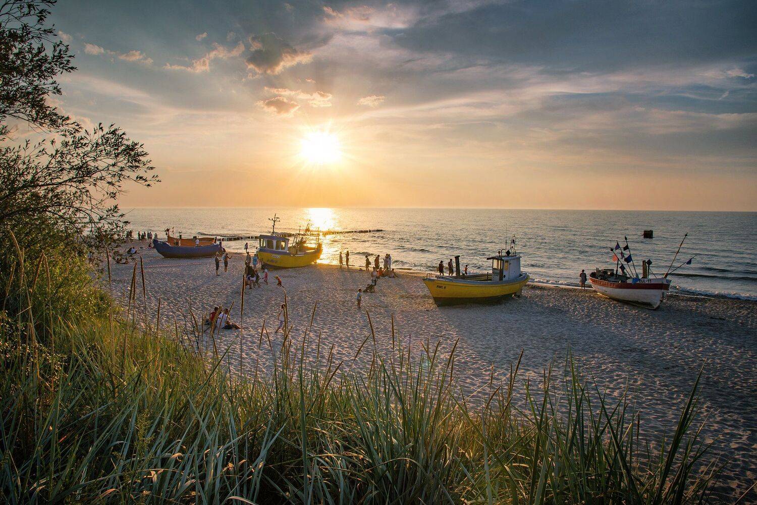 fishing boats sunset baltic sea dranikowski kutry rybackie rewal poland sun sunlights water, Radoslaw Dranikowski