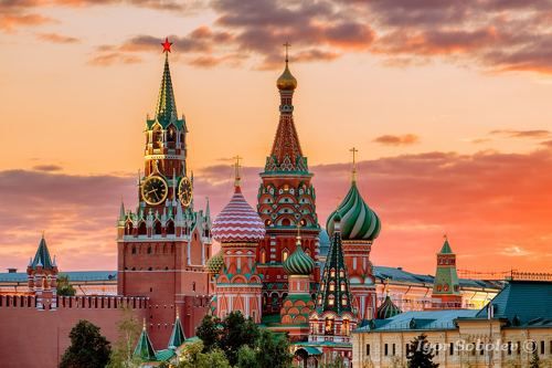 Теплый вечер у Московского кремля