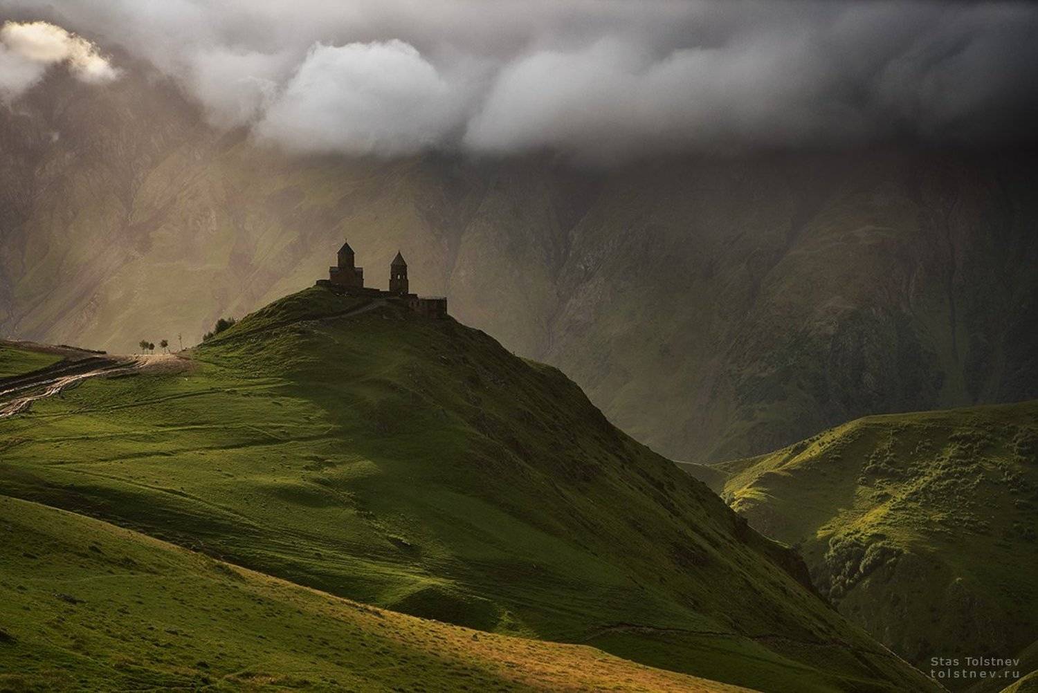 грузия, степанцминда, церковь, горы, Станислав Толстнев