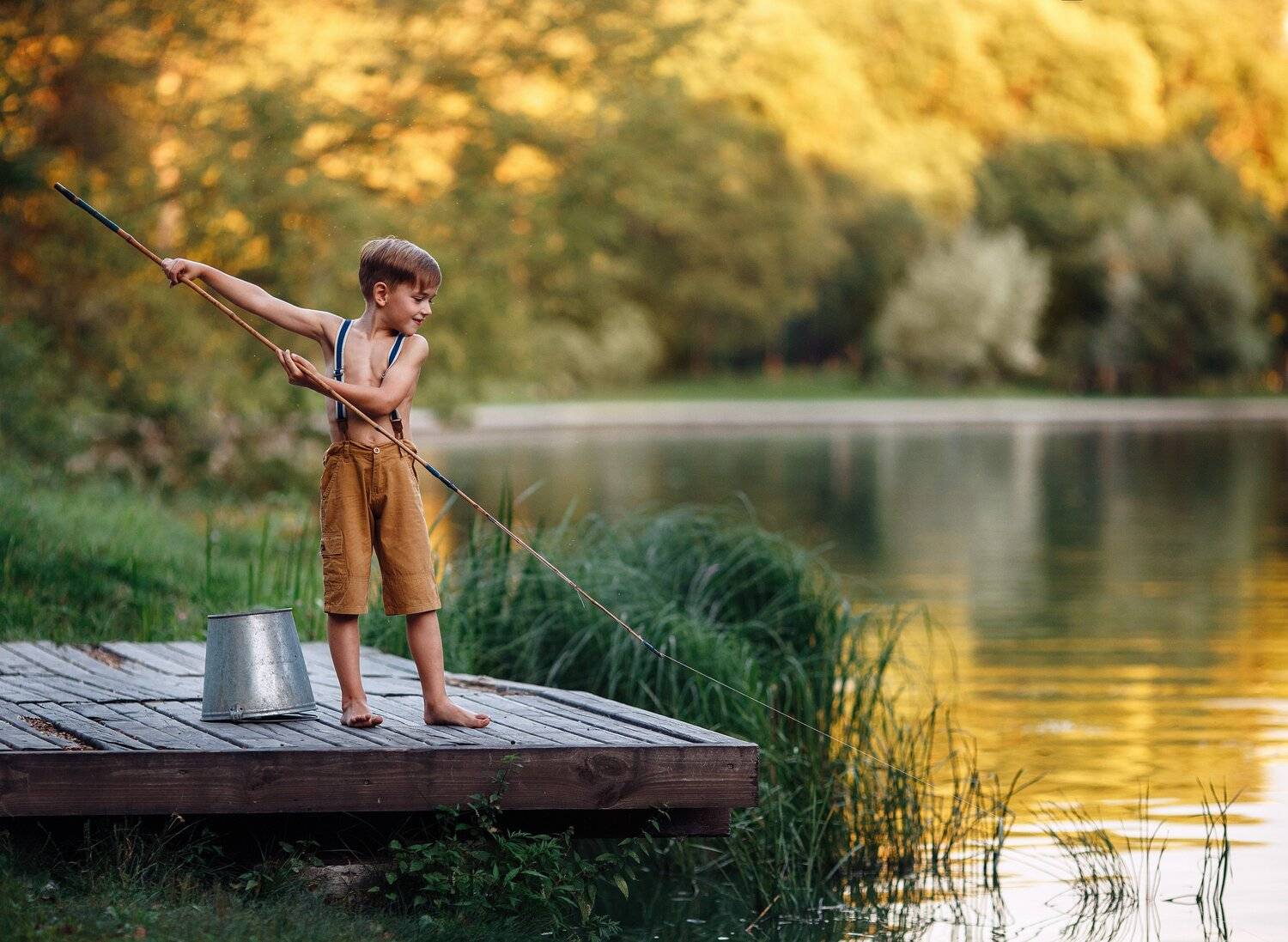 ребенок лето берег причал мальчик закат, Алексей Баталов