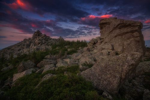 В раскатах заката