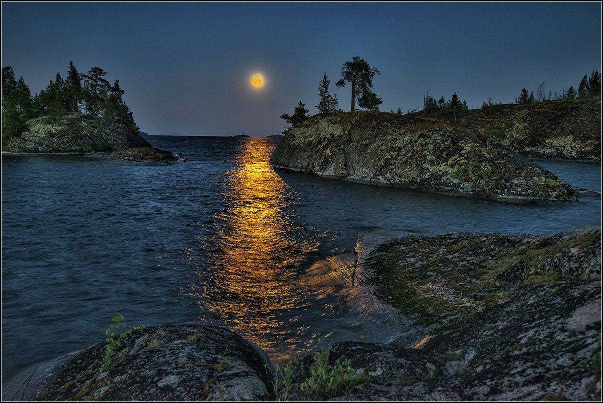 карелия, ладожское озеро, вечер, луна, дорожка, острова, АНАТОЛИЙ ДОВЫДЕНКО