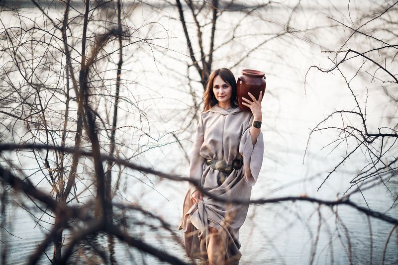 фотосессия, модель, девушка, кувшин, река,озеро, вода, природа,прекрасное, лето, портрет За водой к реке фото превью