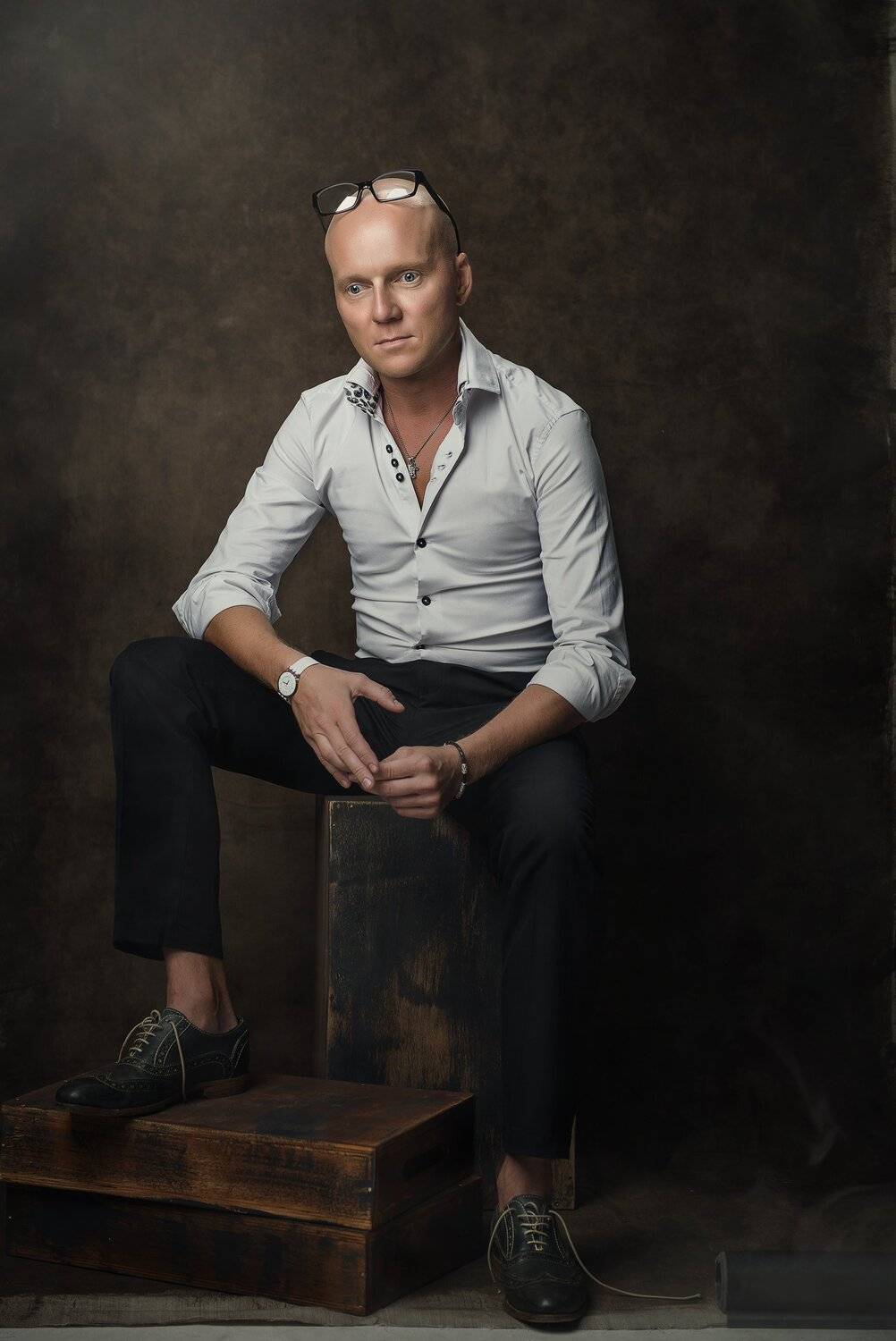 ведущий, актер, фото, портрет, свет, фон, классика, дым, мысли, поза, фотография, студия, Чихняев Максим