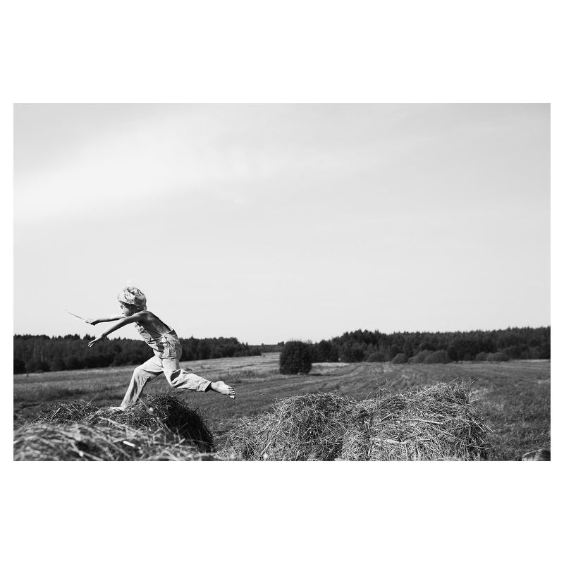 сено, стог, лето,мальчик, прыжок 1000 и 1 способ прыгнуть через сено фото превью