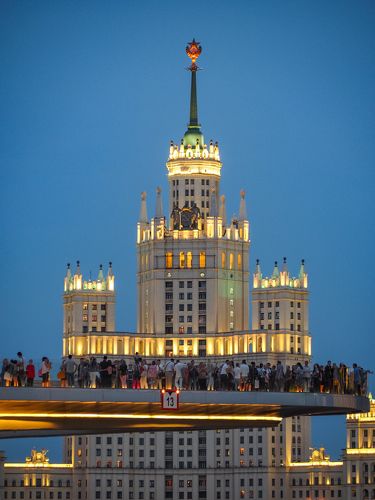 На маленьком плоту...